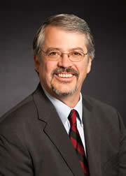 ˼��ȫ�򸱿�������Ӌ����ϯ���g��Lew Tucker