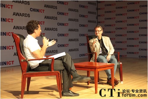 RIM ��˾�_�l(f��)���P(gu��n)ϵ�����B(t��i)ϵ�y(t��ng)�_�l(f��)������Alec Saunders���ң��c CHINICT��(chu��ng)ʼ�˼����(hu��)������Franck Nazikian�������_(t��i)�ό�(du��)Մ�Ƅ�(d��ng)����ƽ�_(t��i)�İl(f��)չڅ��(sh��)