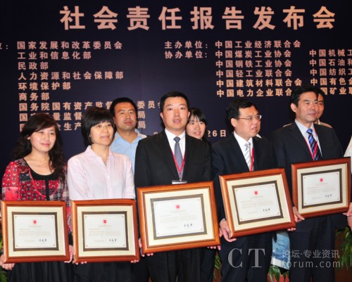 �Ϻ�ؐ���hί����ӛ����(zh��)�и�����ꐂ����I(l��ng)ȡ�C��